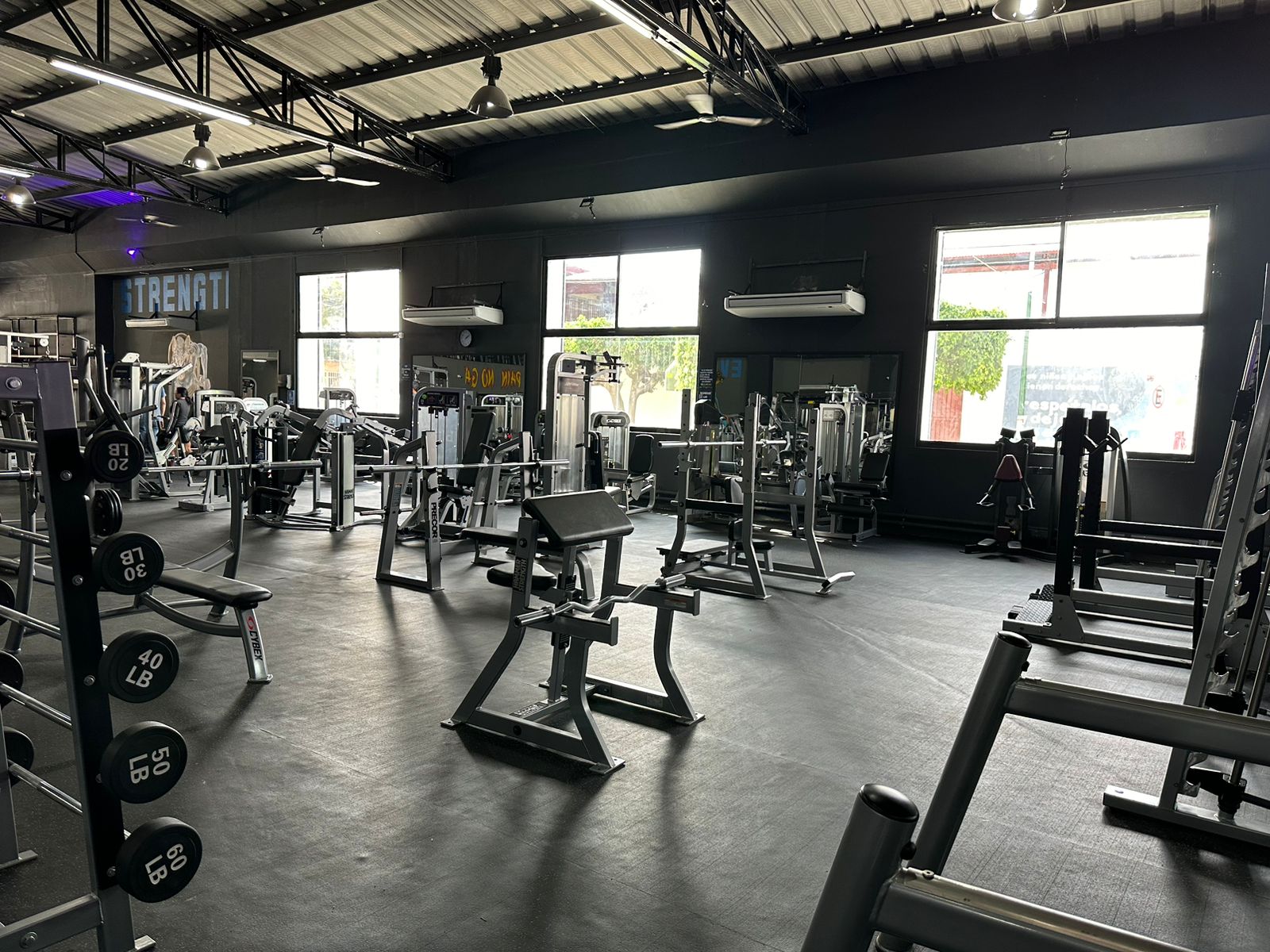 Machines at Evolve Gym Tuxtla